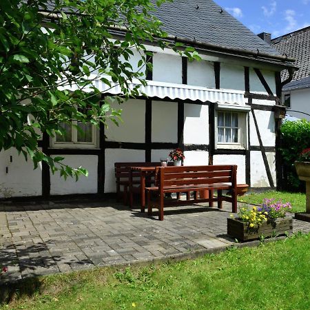 Assinghausen Bright Apartment In The Sauerland With Conservatory Large Terrace And Awning المظهر الخارجي الصورة