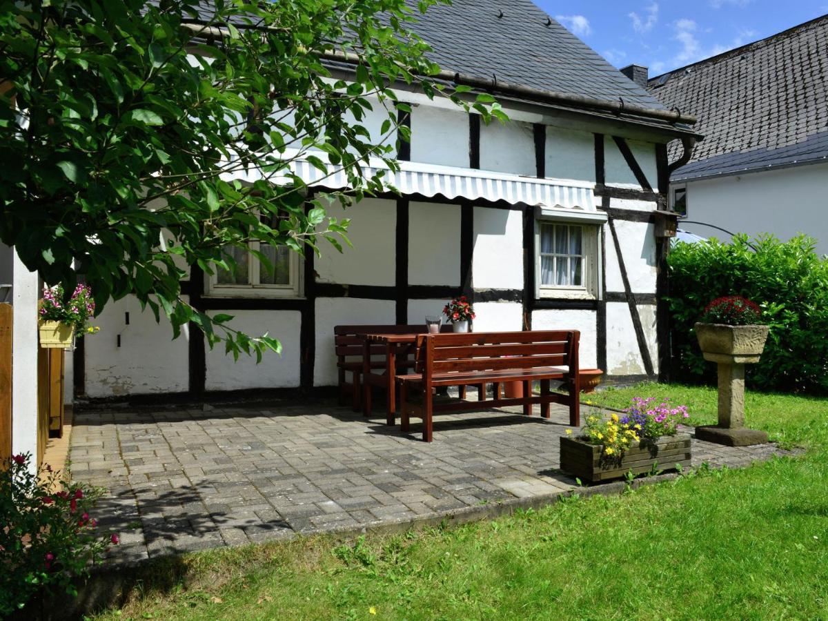 Assinghausen Bright Apartment In The Sauerland With Conservatory Large Terrace And Awning المظهر الخارجي الصورة