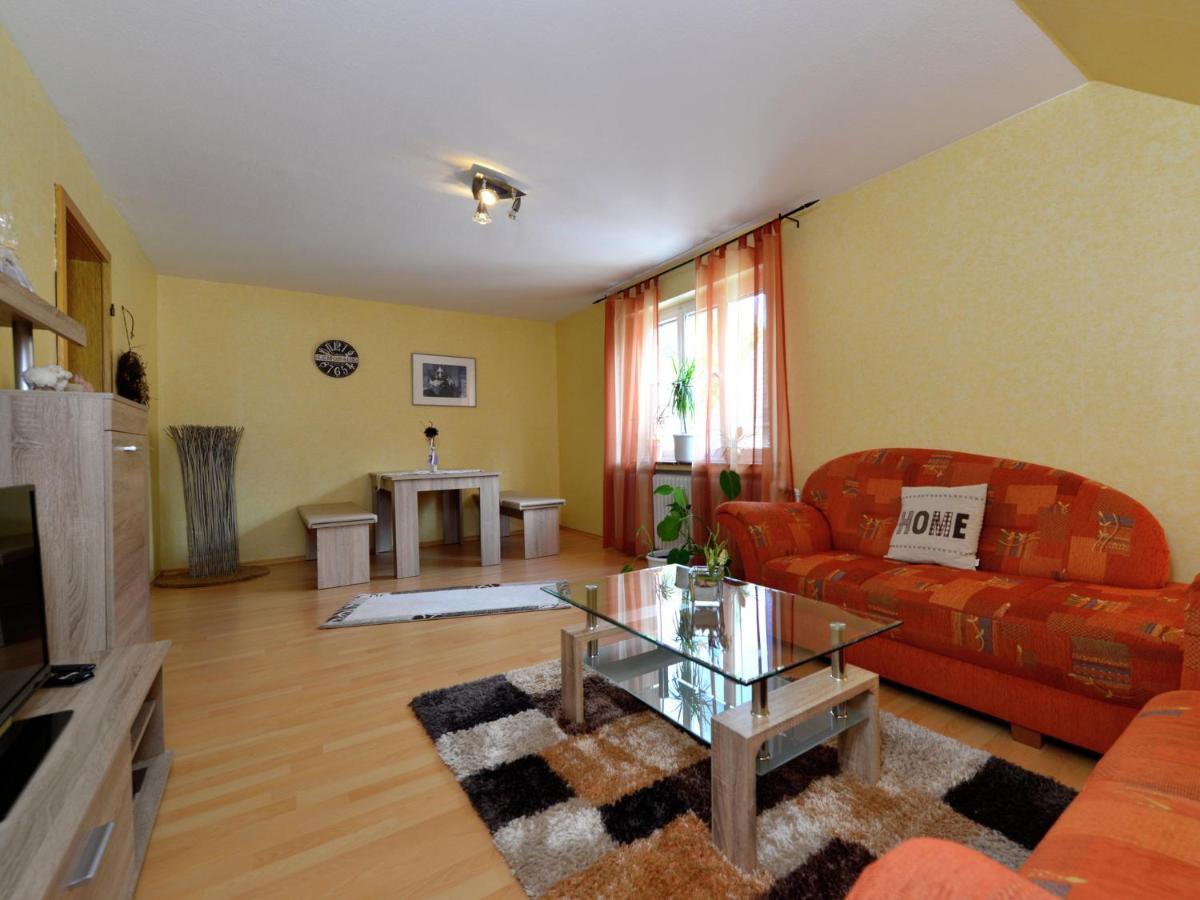 Assinghausen Bright Apartment In The Sauerland With Conservatory Large Terrace And Awning الغرفة الصورة